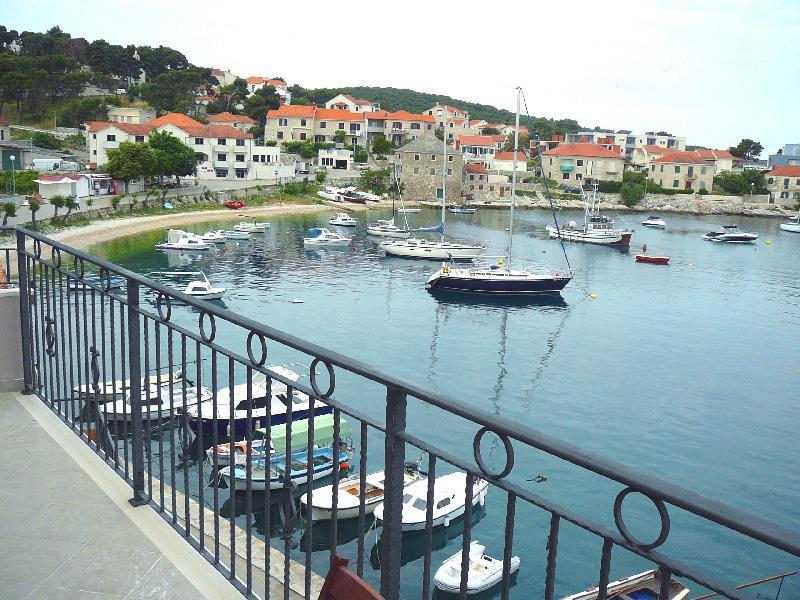 Direct At Sea Apartamento Postira Quarto foto