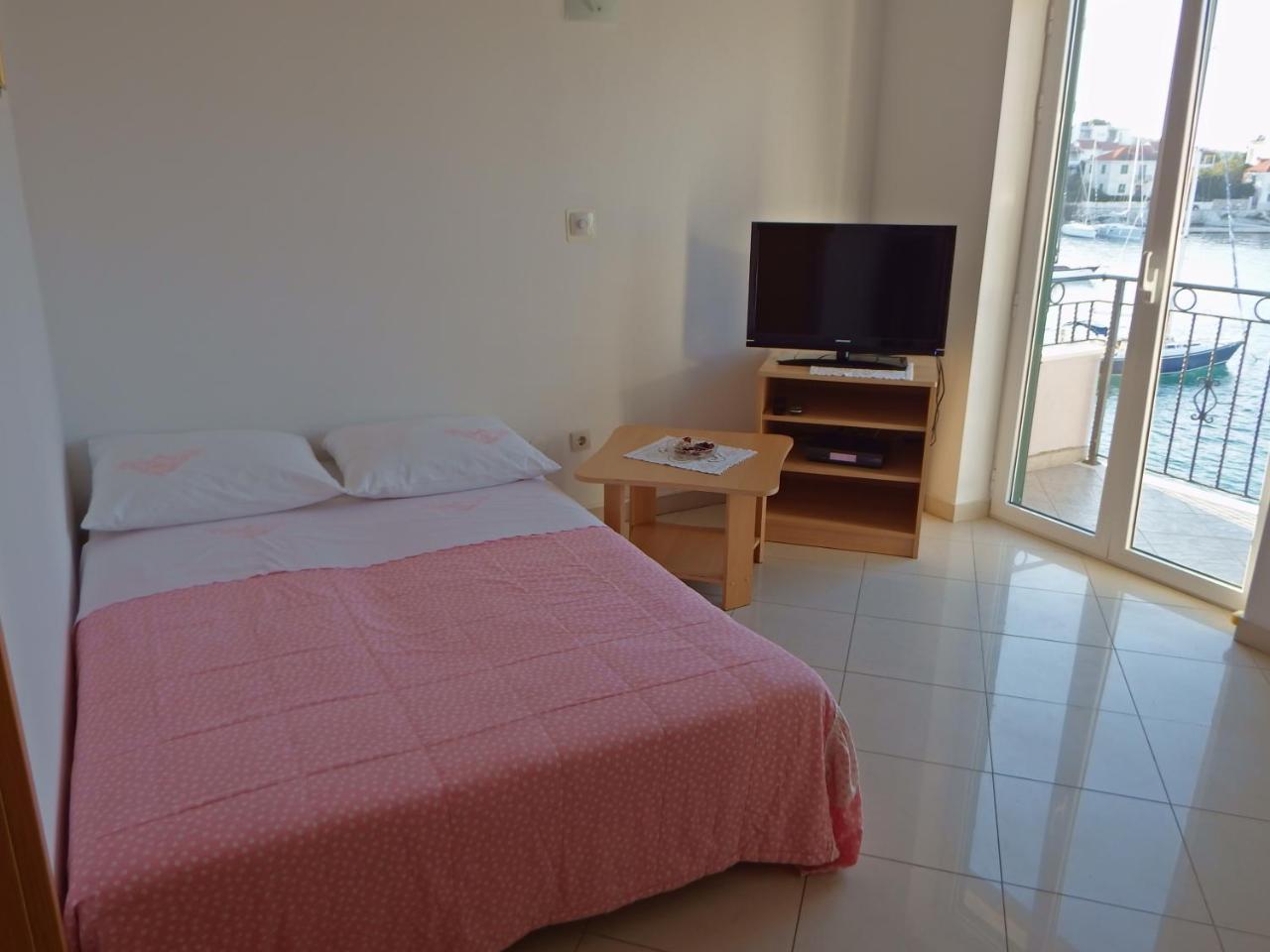 Direct At Sea Apartamento Postira Exterior foto